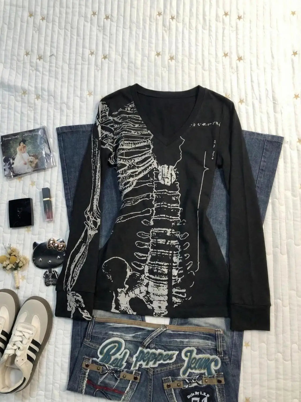 Spring American Retro Skull Printed Long Sleeve Tshirts Women V Neck Slim Fit Waist Base Tops Punk Dark Y2k Gothic Fashion Tees
