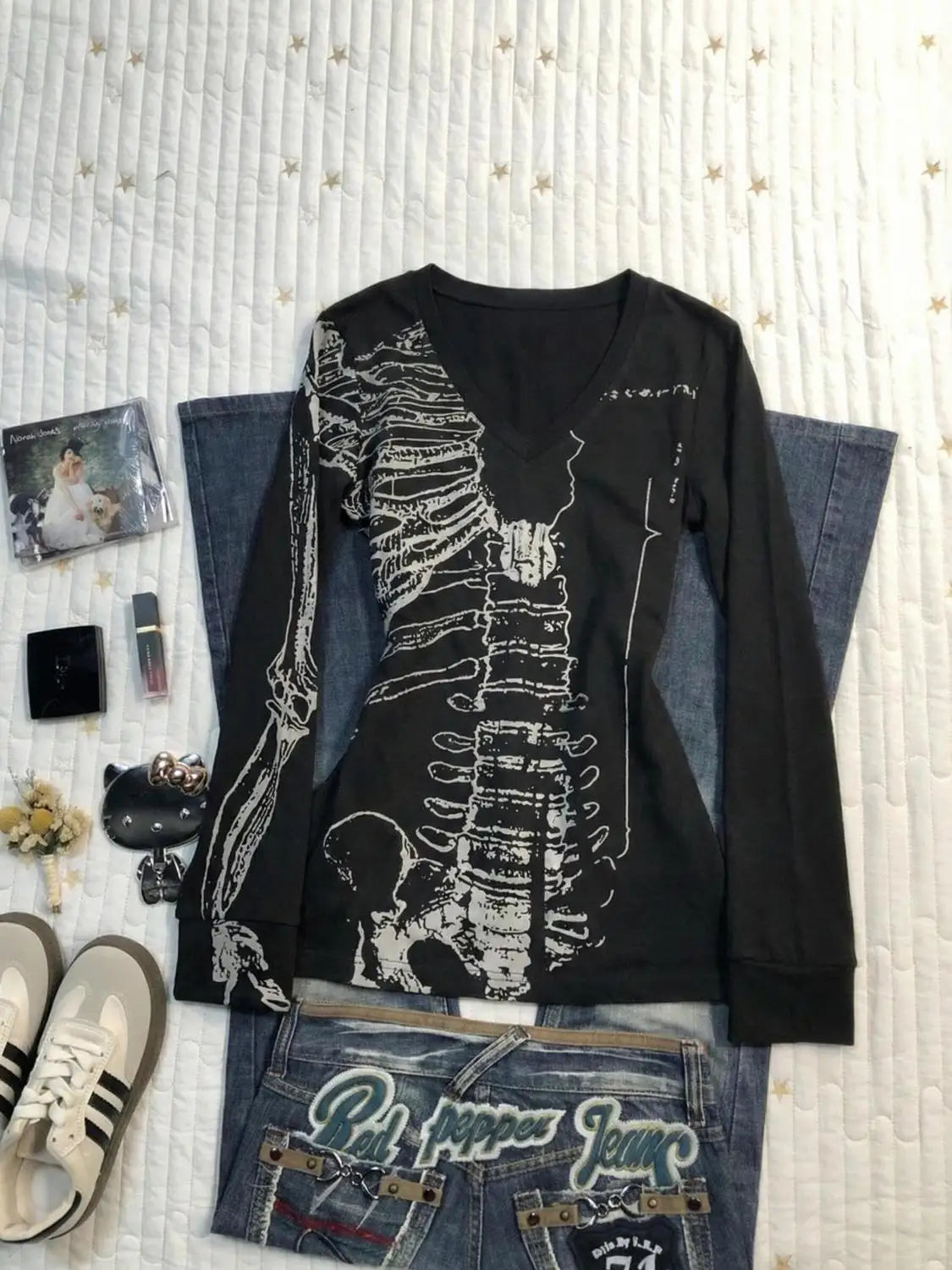 Spring American Retro Skull Printed Long Sleeve Tshirts Women V Neck Slim Fit Waist Base Tops Punk Dark Y2k Gothic Fashion Tees